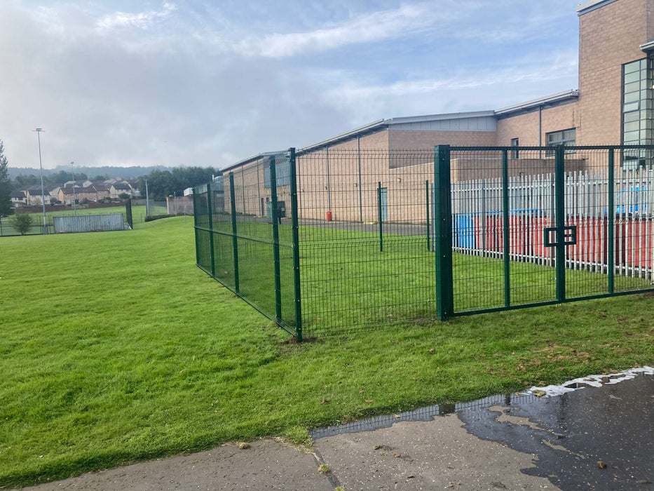 Corner post To suit 1.8m high Green V mesh Fencing