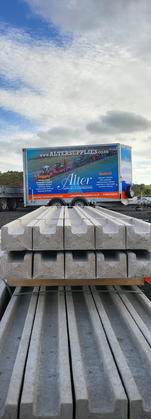 10ft concrete end post 3050mm x 105 x 80 - 77kg each slot size 55mm-50mm